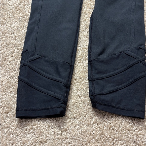 Lilly Pulitzer UPF 50 Luxletic Weekender High Rise Leggings Black - Picture 4 of 5